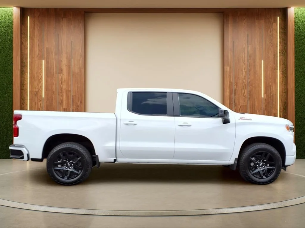 New 2026 Summit White Chevrolet RST image 34