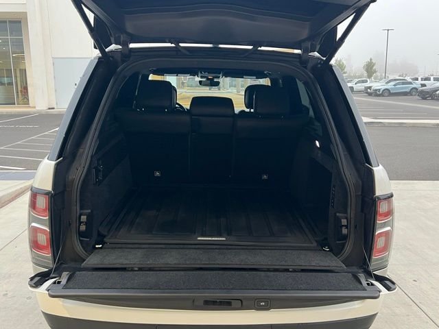 Used 2018 White Land Rover HSE image 25