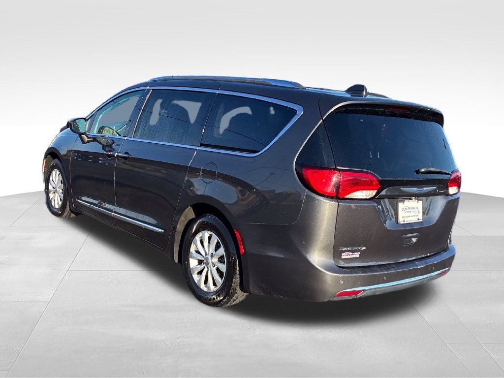 Used 2019 Gray Chrysler Touring L image 3