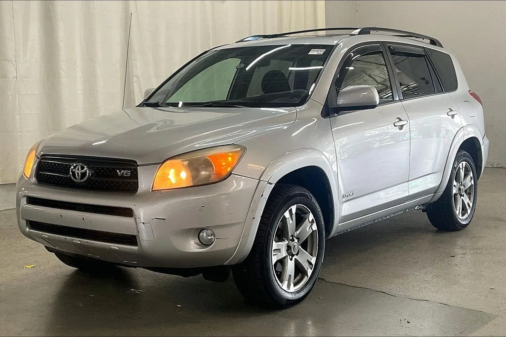 Used 2008 Silver Toyota Sport image 12