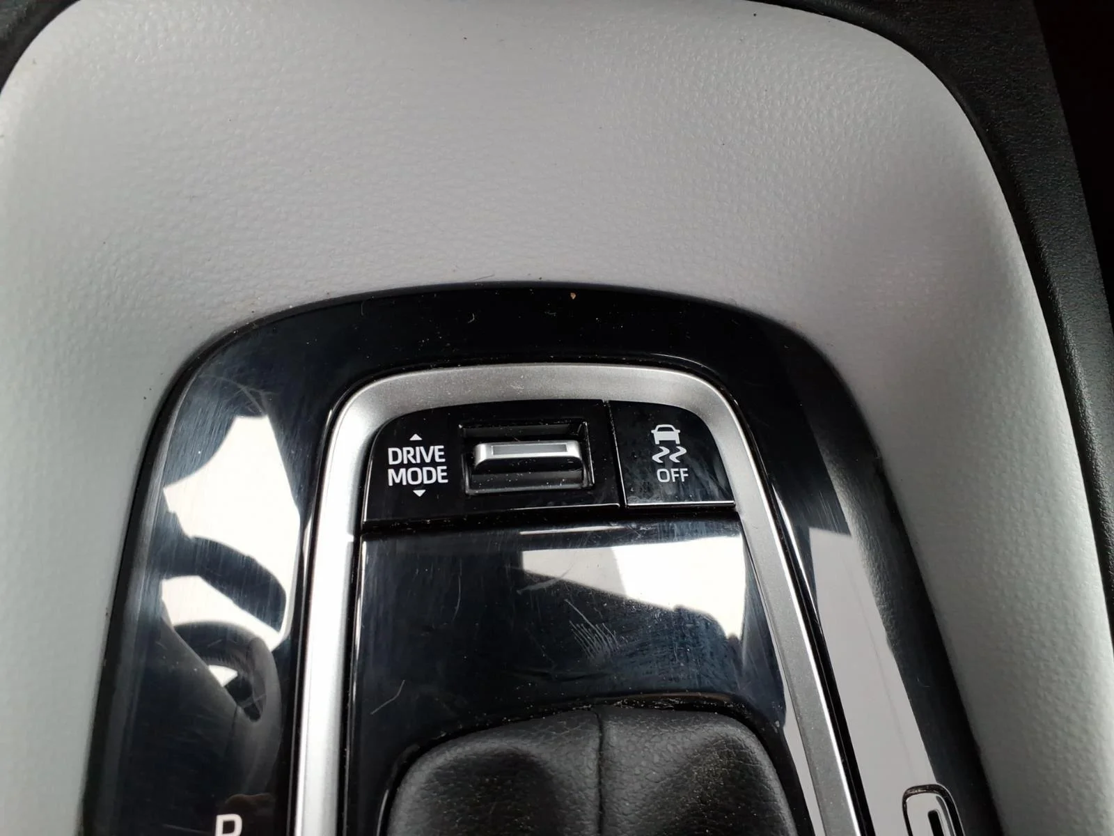 Used 2025 Ice Cap/Midnight Black Metallic Toyota FX image 5