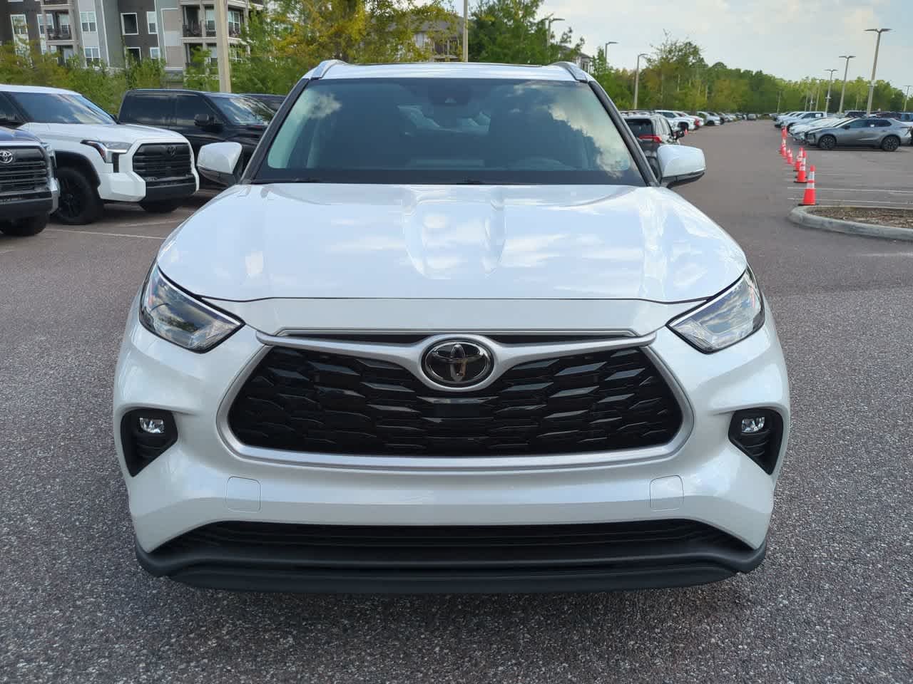 Used 2023 Wind Chill Pearl Toyota XLE image 9