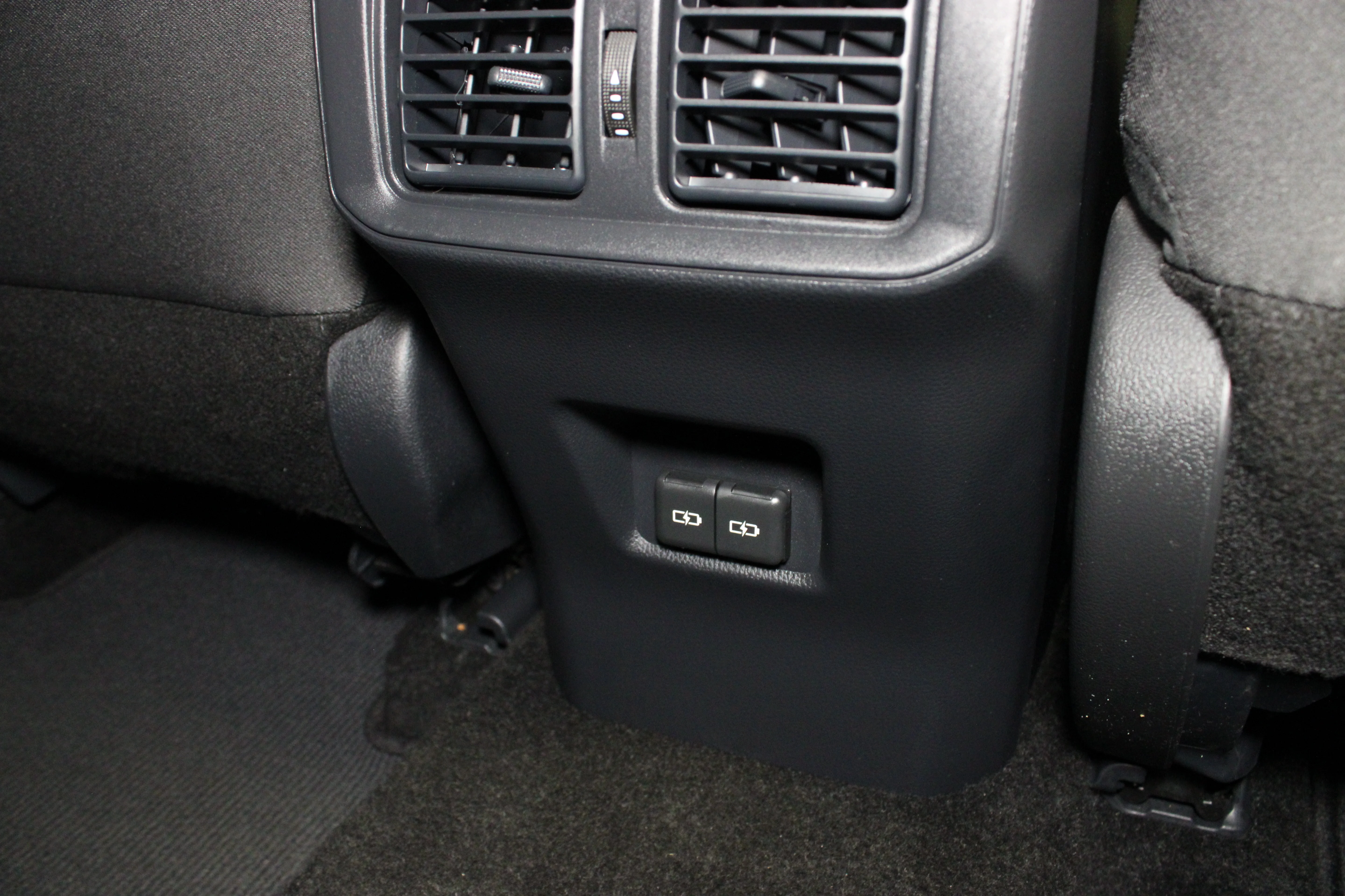 Used 2025 Silver Sky Metallic Toyota XLE image 16