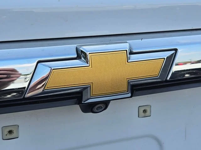 Used 2023 SUMMIT WHITE Chevrolet LT Cloth image 19