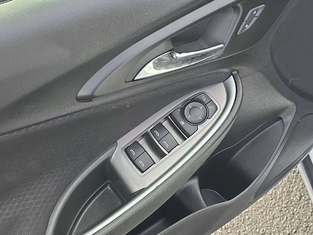 Used 2024 White Chevrolet LT image 19
