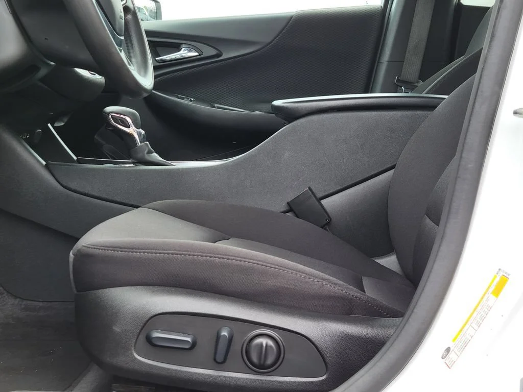 Used 2024 Summit White Chevrolet 1LT image 21