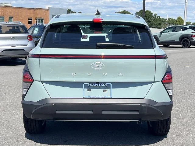 Used 2027 Green Hyundai SE image 12