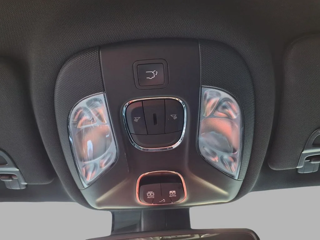 Used 2022 White Jeep High Altitude image 17