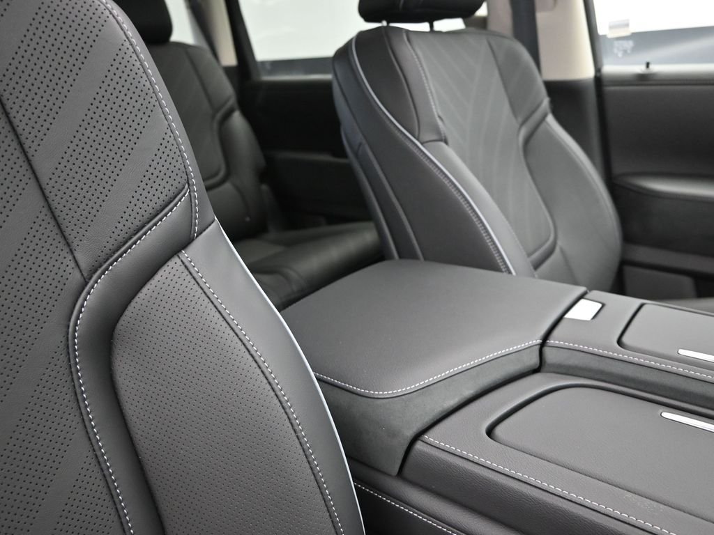 New 2026 RADIANT WHITE INFINITI Luxe 2WD image 28