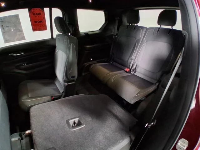 Used 2024 Red Jeep Laredo image 10
