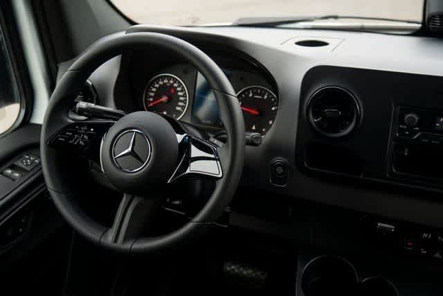 Used 2025 Arctic White Mercedes-Benz  image 34
