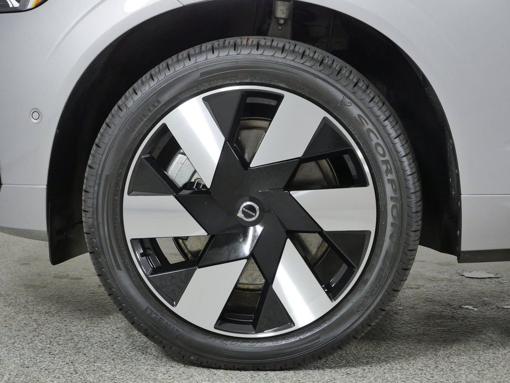 Used 2023 Silver Volvo Ultimate image 17