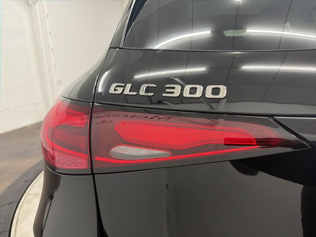 Used 2026 Black Mercedes-Benz GLC 300 image 11