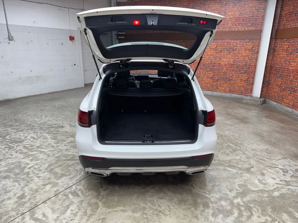 Used 2022 White Mercedes-Benz GLC 300 image 25