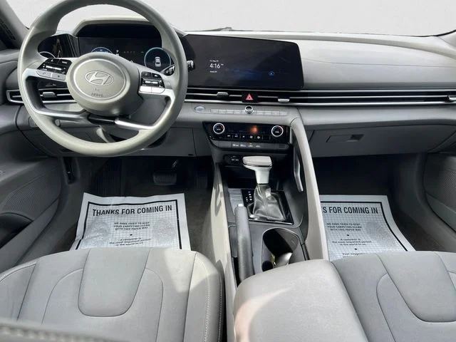 Used 2024 White Hyundai SEL image 10