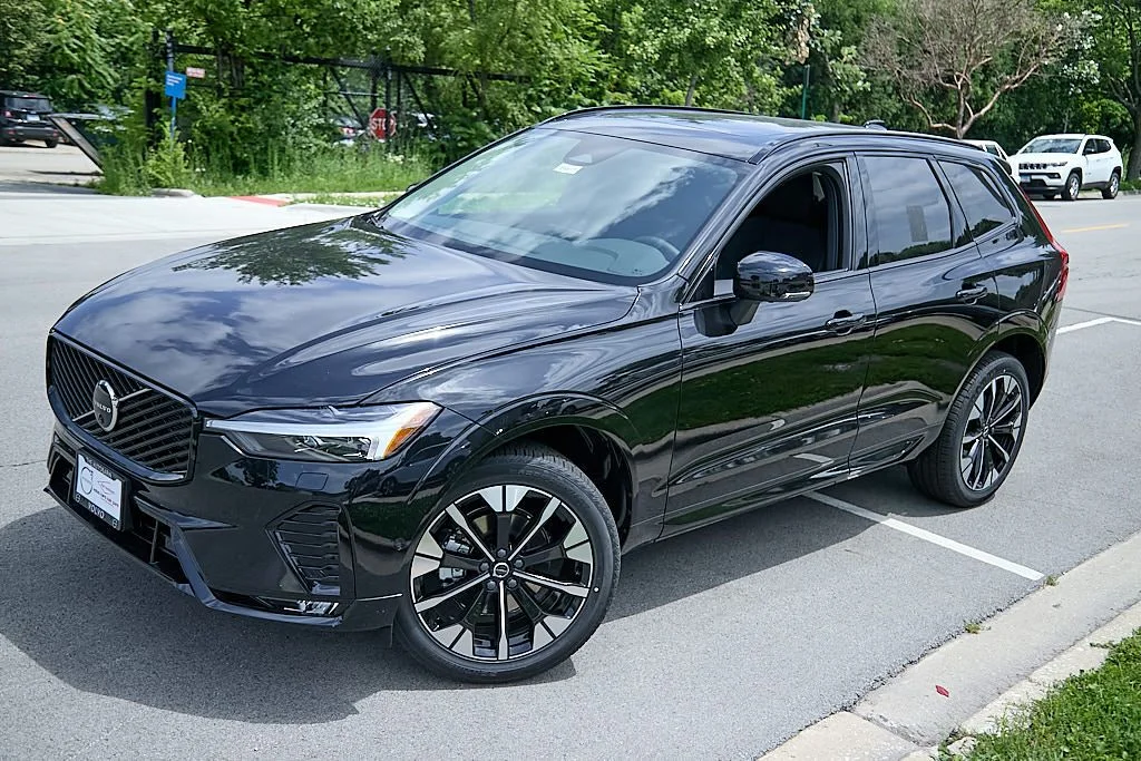 New 2026 Onyx Black Volvo Plus image 3