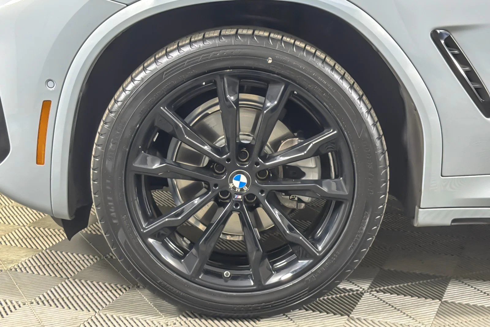 Used 2024 GRAY BMW sDrive30i Sports Activity Vehicle image 25