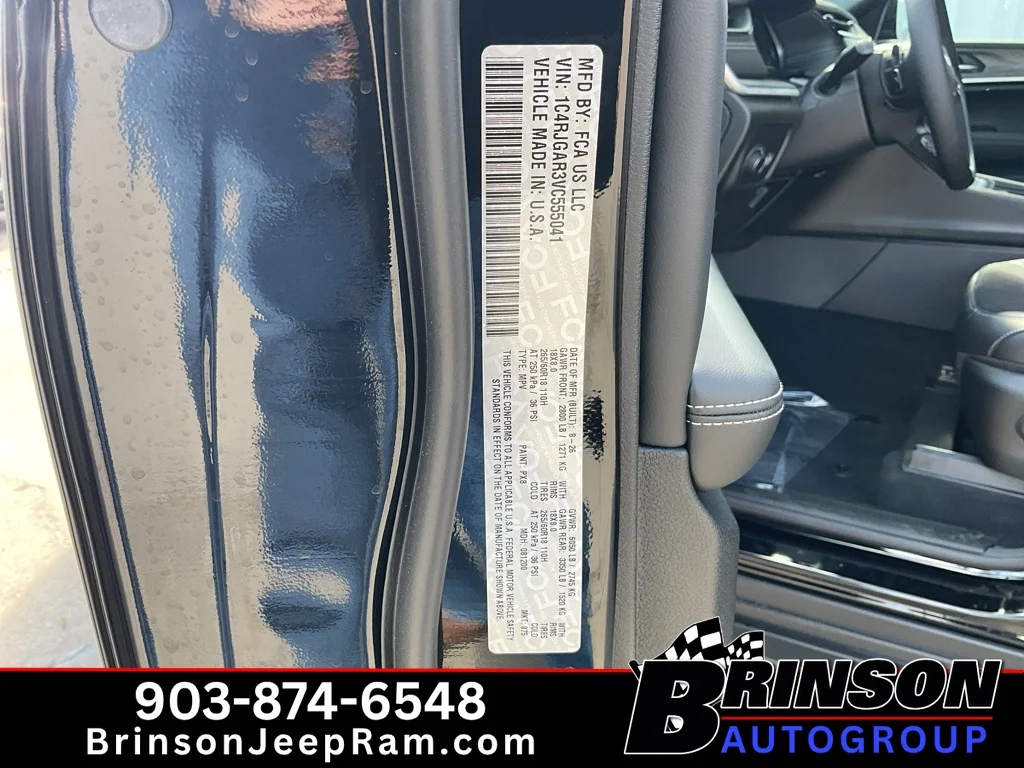 New 2027 High-Gloss Black Paint Jeep Laredo Altitude image 19