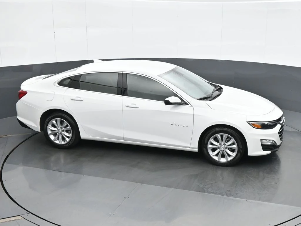 Used 2025 White Chevrolet LT image 23