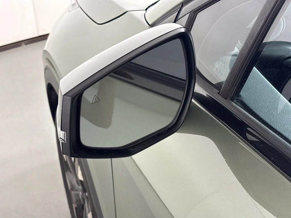 Used 2023 Green Kia X-Line image 13
