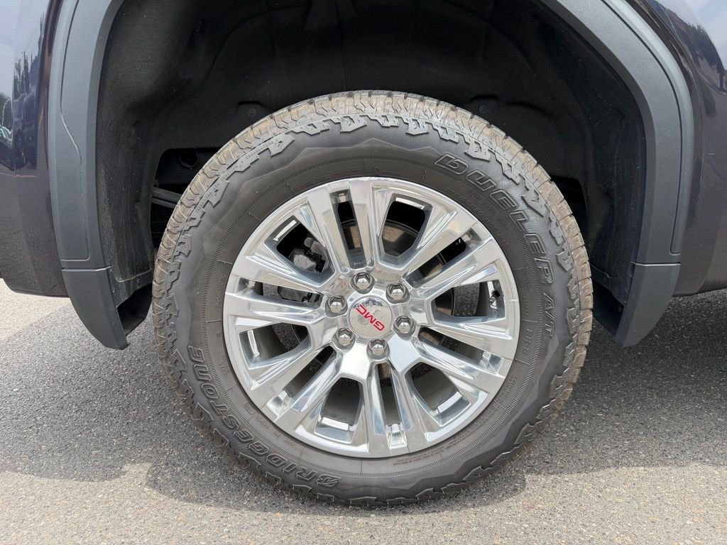 Used 2025 Silver GMC Denali image 9