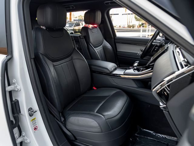 Used 2024 Fuji White Land Rover Dynamic SE image 29