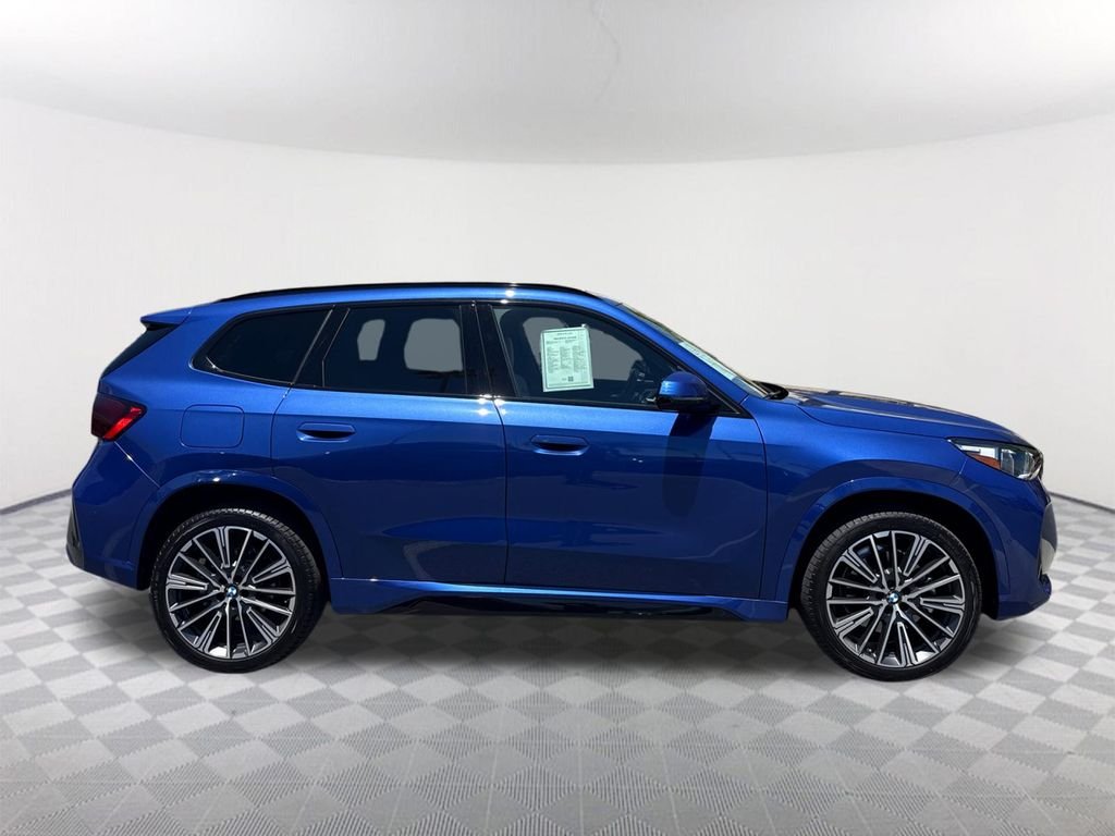 Used 2025 Blue BMW xDrive28i image 3