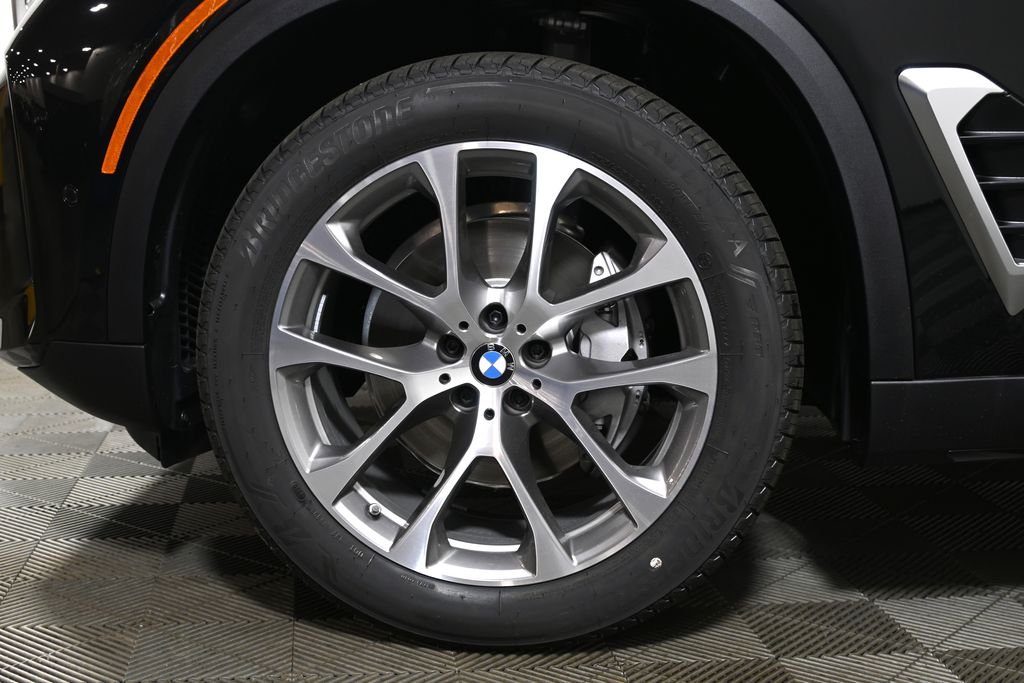 New 2026 Black Sapphire Metallic BMW xDrive40i image 12