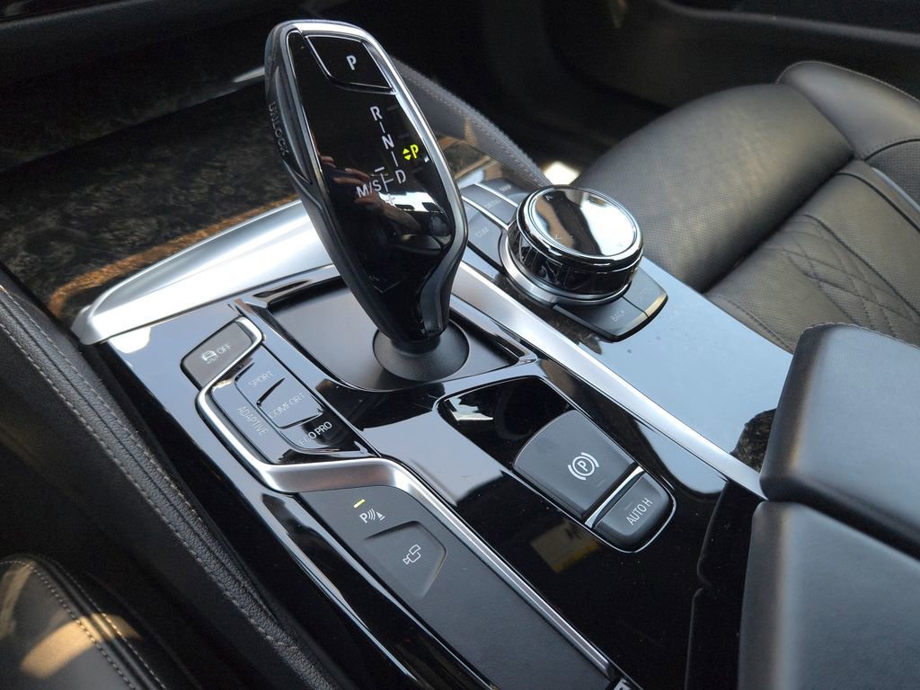 Used 2018 Dark Graphite Metallic BMW M550i xDrive image 9