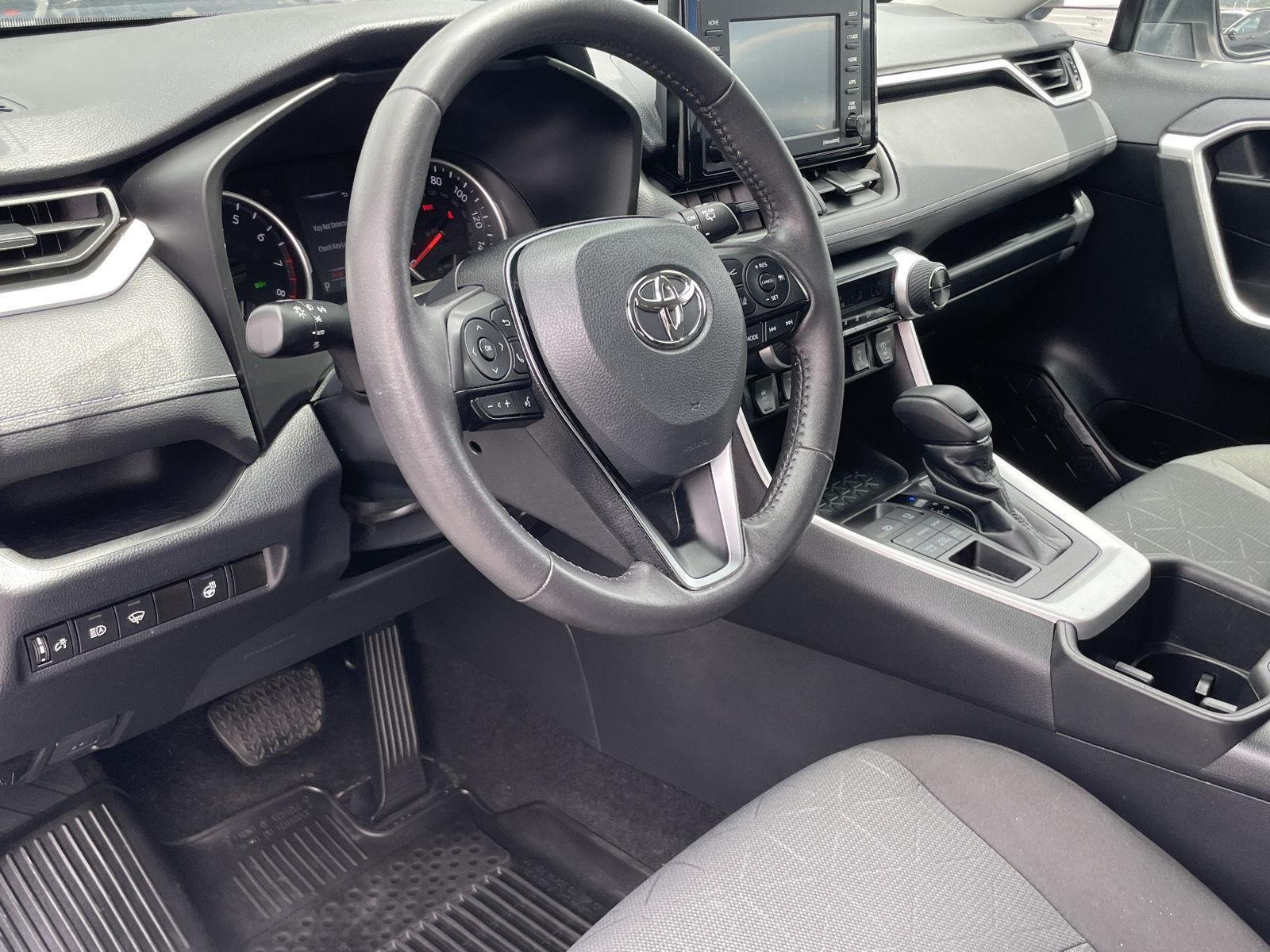 2022 Toyota RAV4 XLE - Photo 25