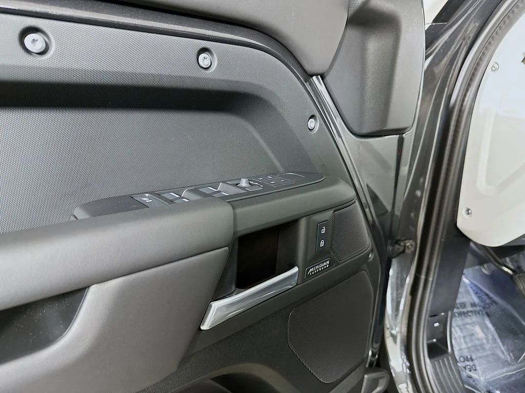 Certified Used 2025 Carpathian Gray Metallic Land Rover X-Dynamic SE image 22