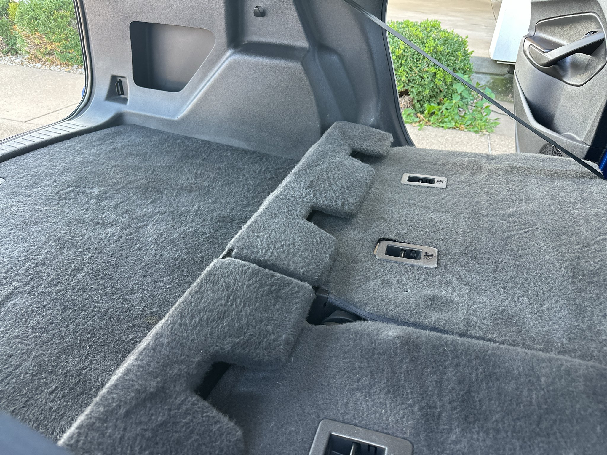 Used 2019 Lightning Blue Metallic Ford SE image 34