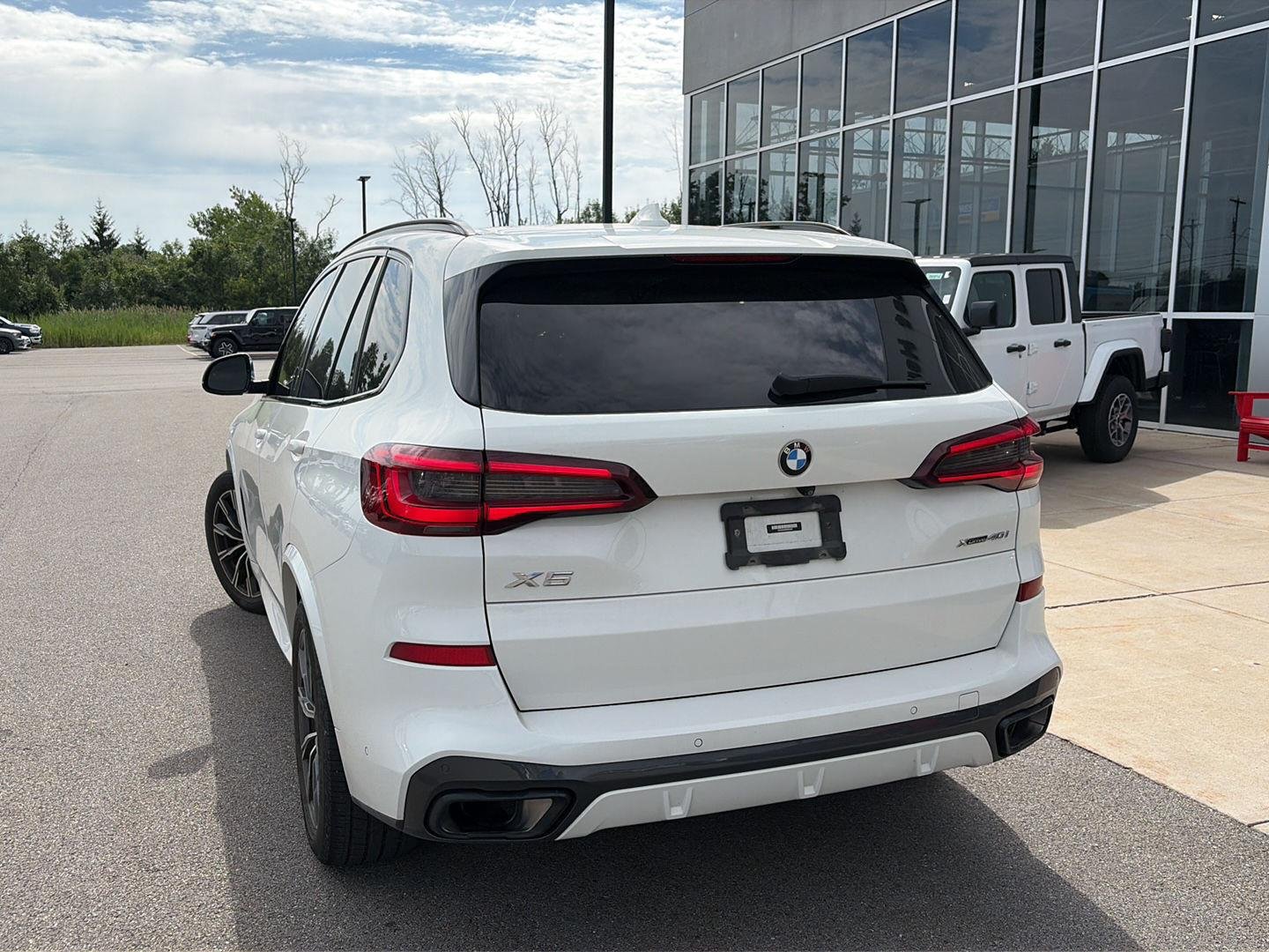 Used 2022 Alpine White BMW xDrive40i image 3