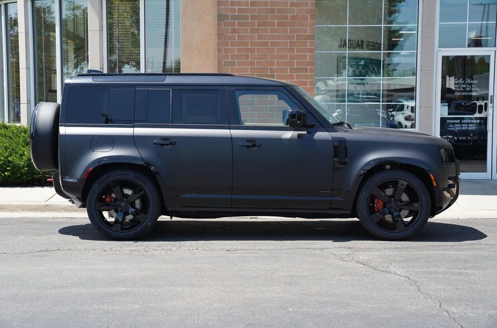 New 2026 Santorini Black Land Rover X image 8