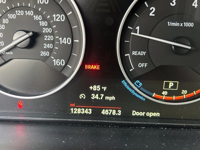 Used 2017 Black BMW 320i xDrive image 9
