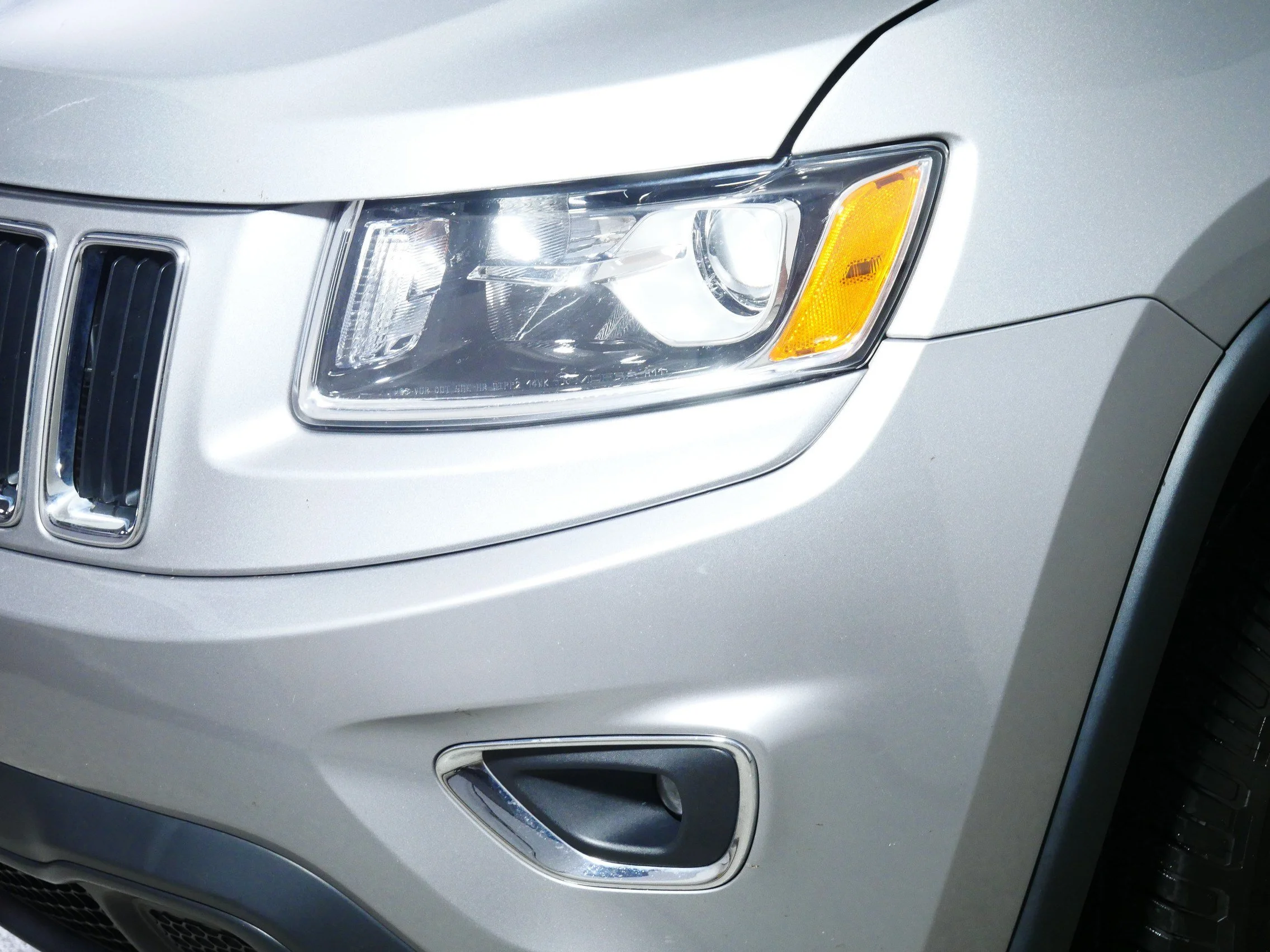Used 2015 Billet Silver Metallic Clearcoat Jeep Laredo image 16
