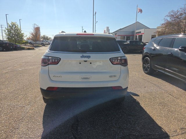 Used 2018 White Jeep Latitude image 2