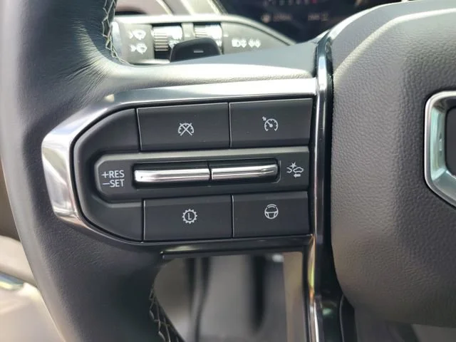 Used 2025 White Frost Tricoat GMC Denali Ultimate image 12