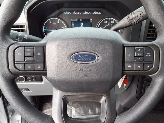 New 2024 Oxford White Ford XLT image 15