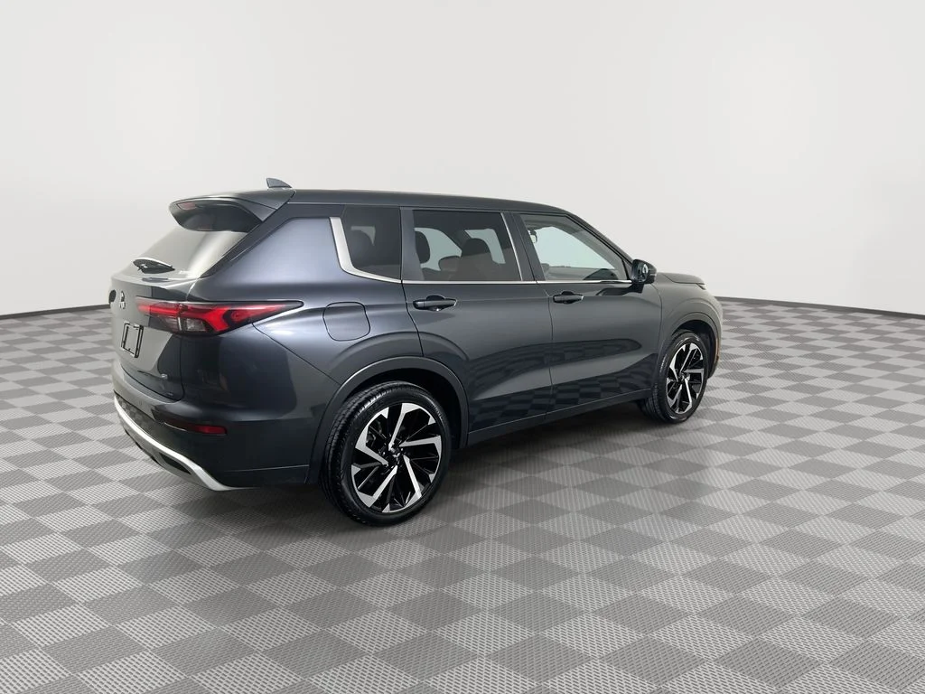 Used 2024 Gray Mitsubishi SE image 8