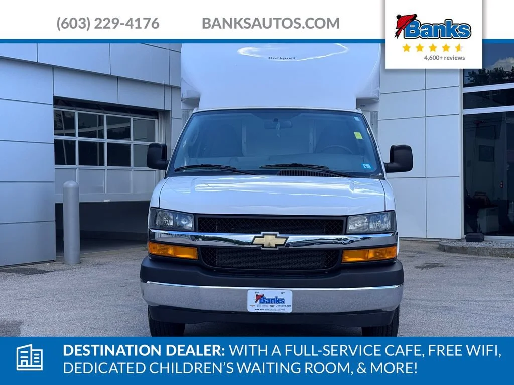 Used 2025 Summit White Chevrolet Work Van image 3