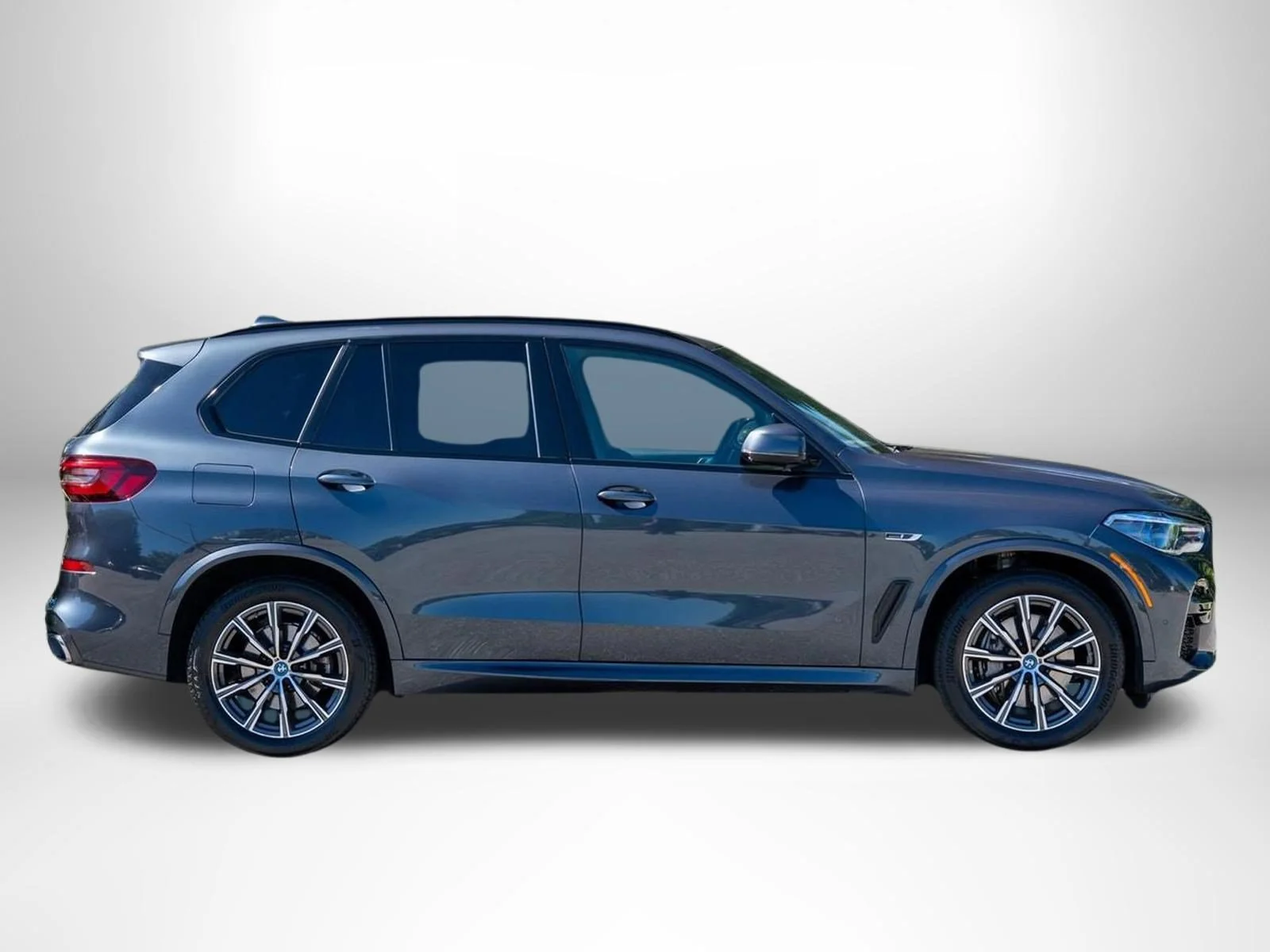 Used 2022 Arctic Grey Metallic BMW xDrive45e image 9
