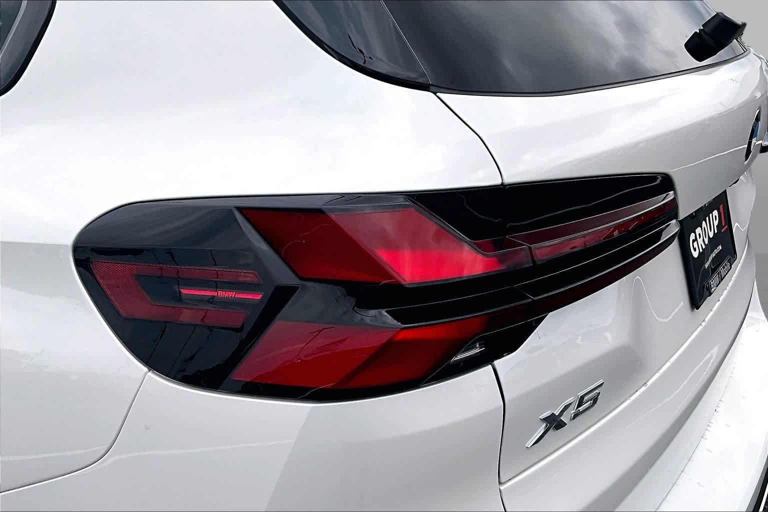 New 2026 Mineral White Metallic BMW sDrive40i image 15