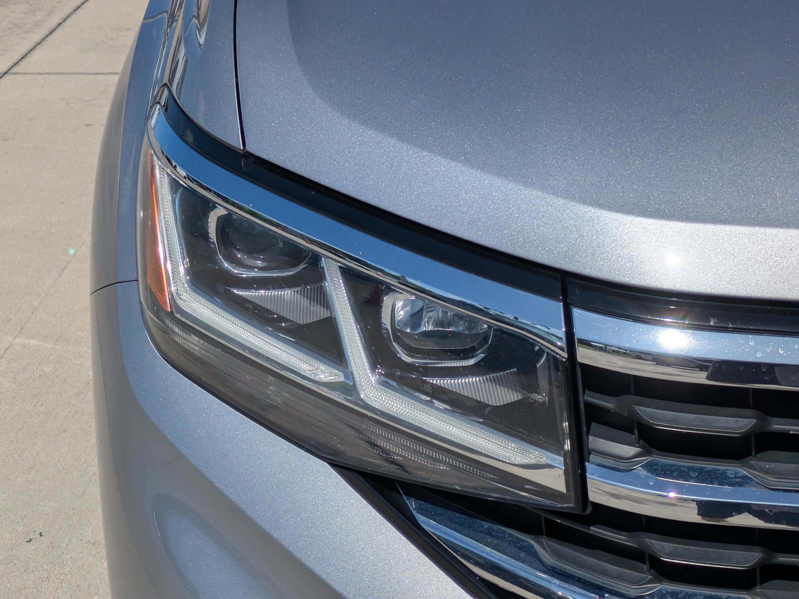 2022 Volkswagen Atlas SE w/Tech - Photo 7