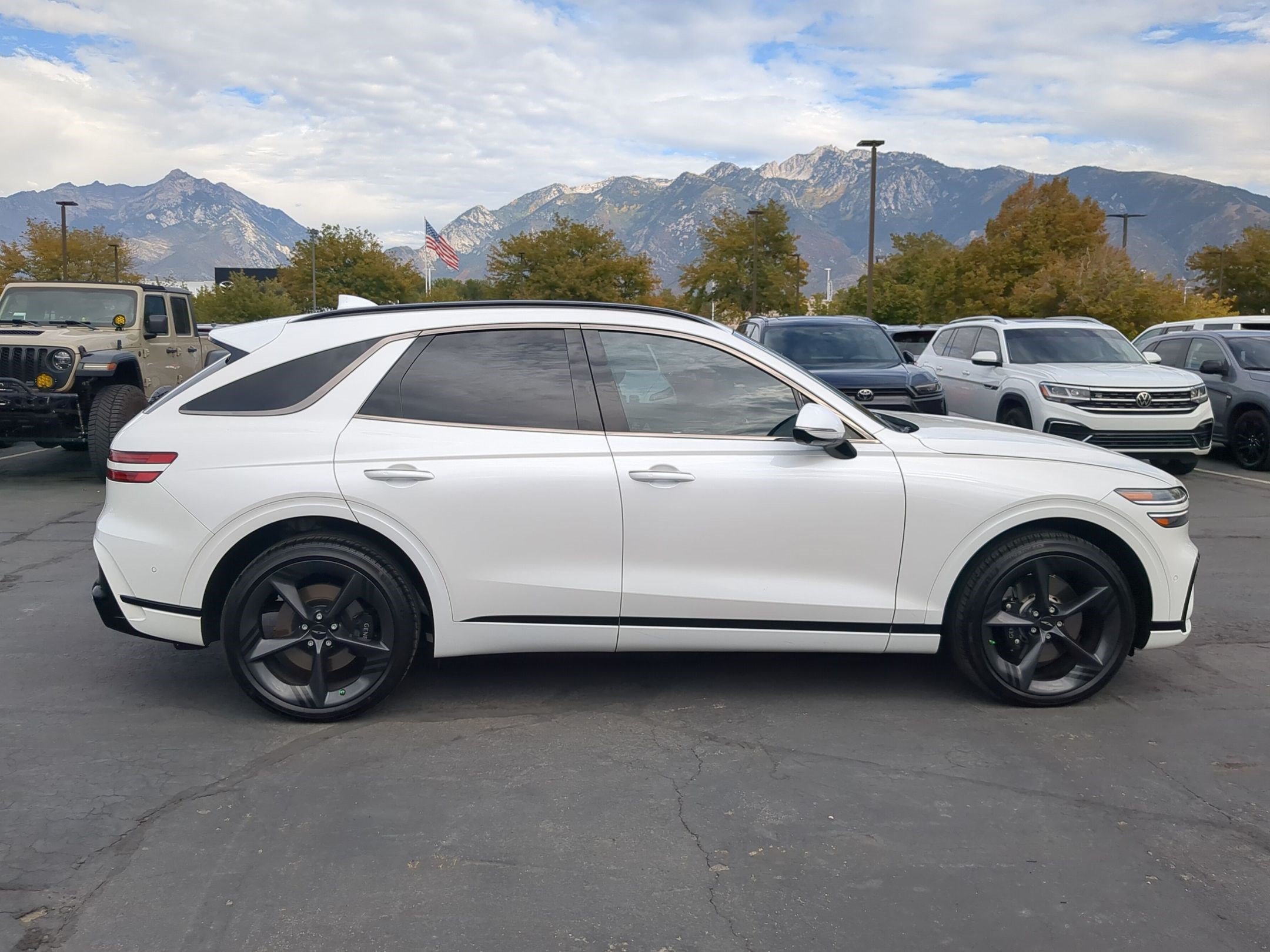 Used 2026 Uyuni White Genesis 2.5T Sport Prestige image 2