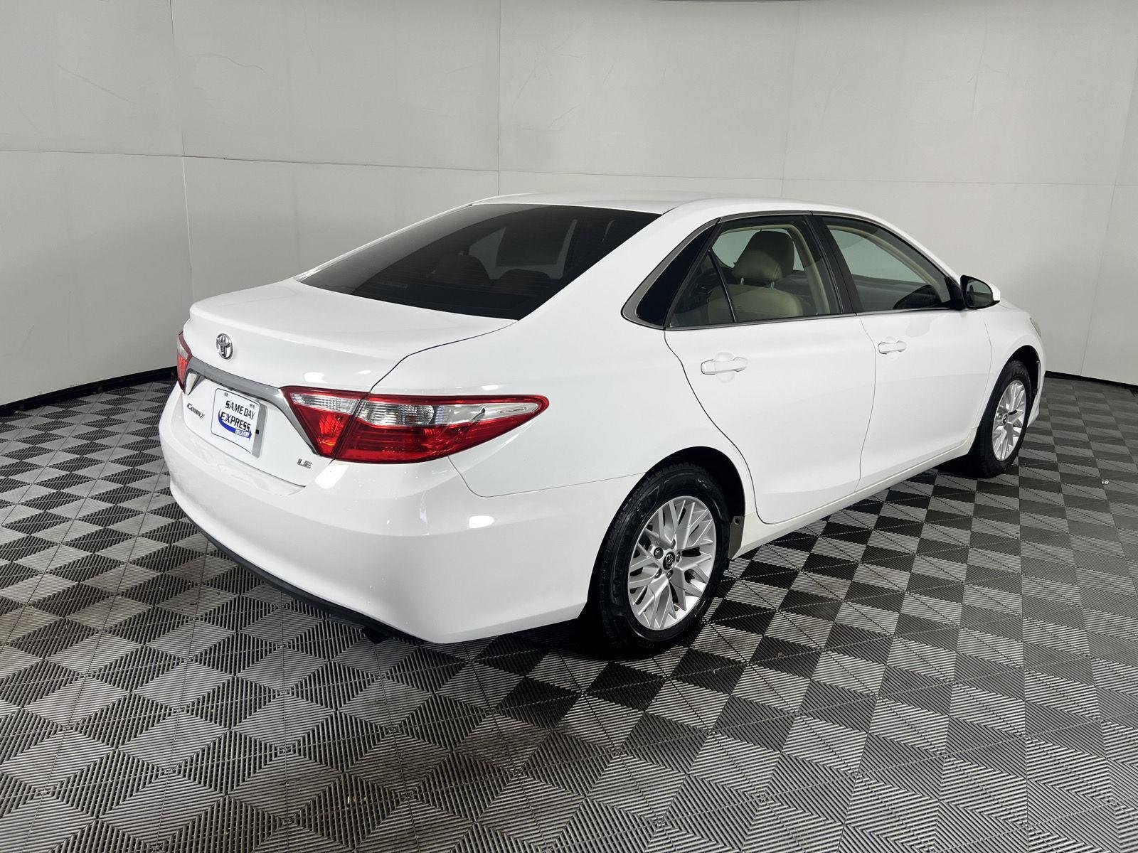 Used 2017 Super White Toyota XSE image 9