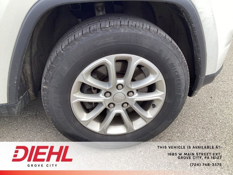 Used 2021 White Jeep Laredo X image 9