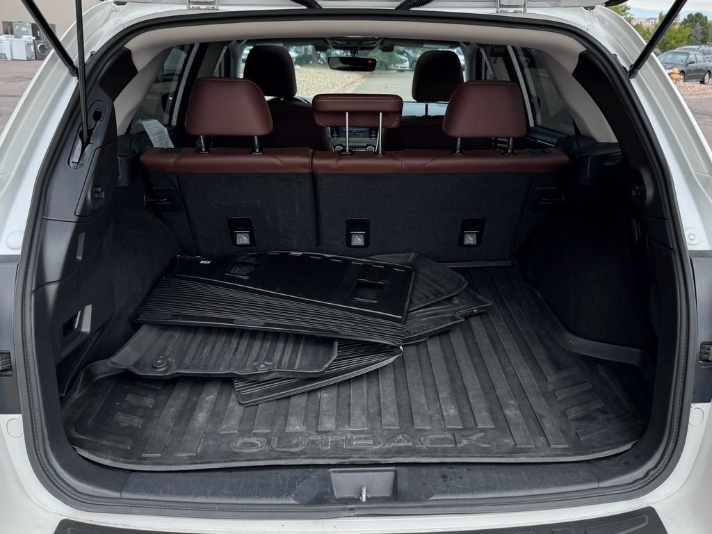 Used 2018 White Subaru 2.5i image 13