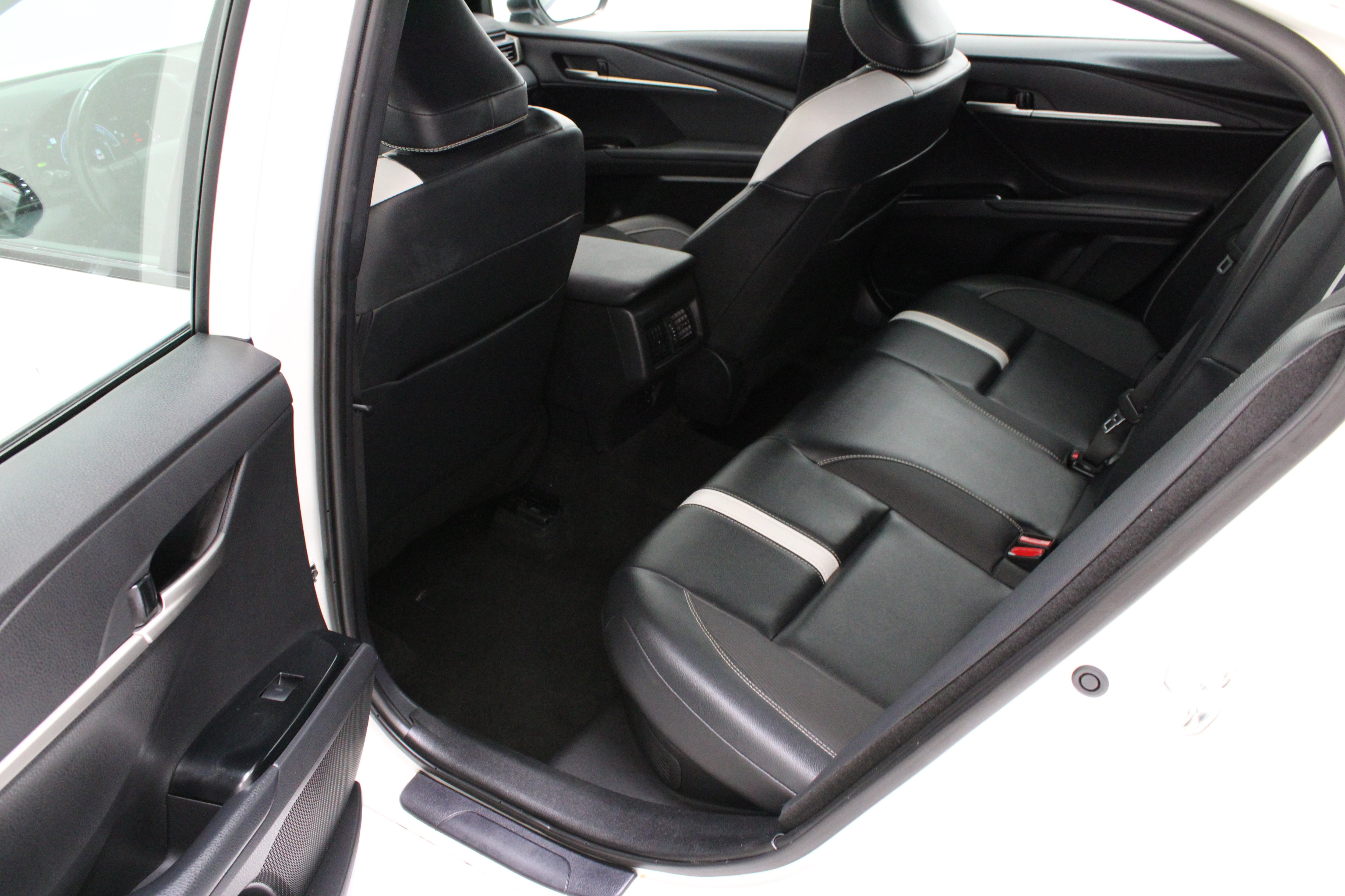 Used 2025 White Toyota SE image 27