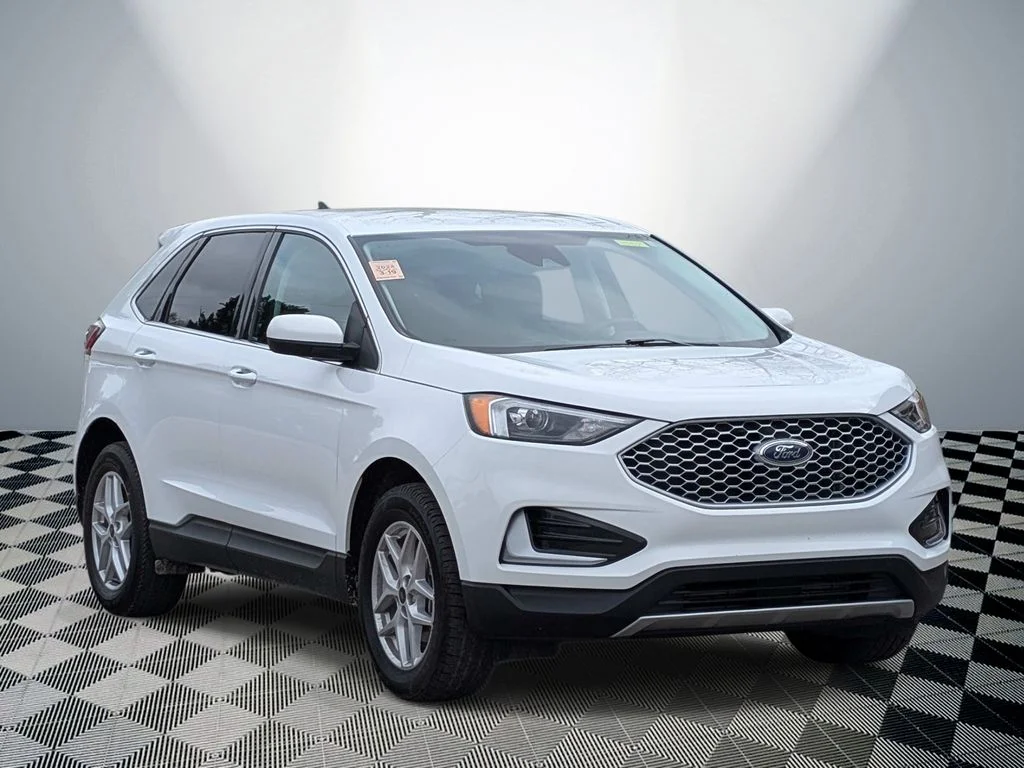 Used 2024 White Ford SEL image 4